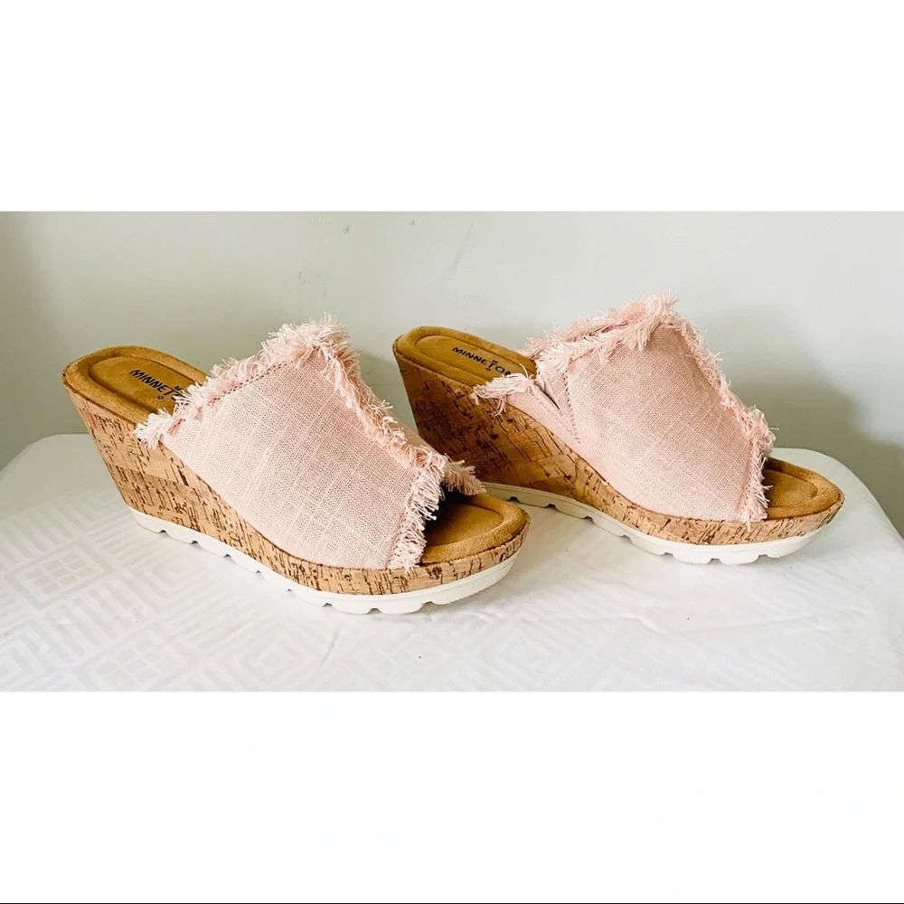 New! MINNETONKA Pink York Blush Wedge Sandals Size 9